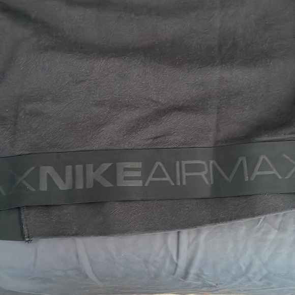 Nike Air Max Crewneck. Size XL slight cracking on front logo - Picture 6 of 7